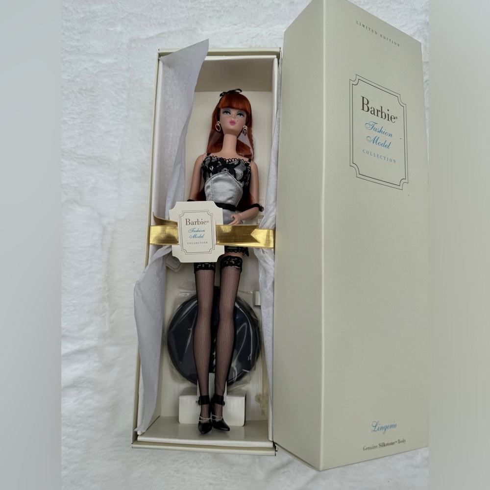 Silkstone Lingerie # 6 Barbie Doll Fashion Model Collection Red Hair FAO Schwarz